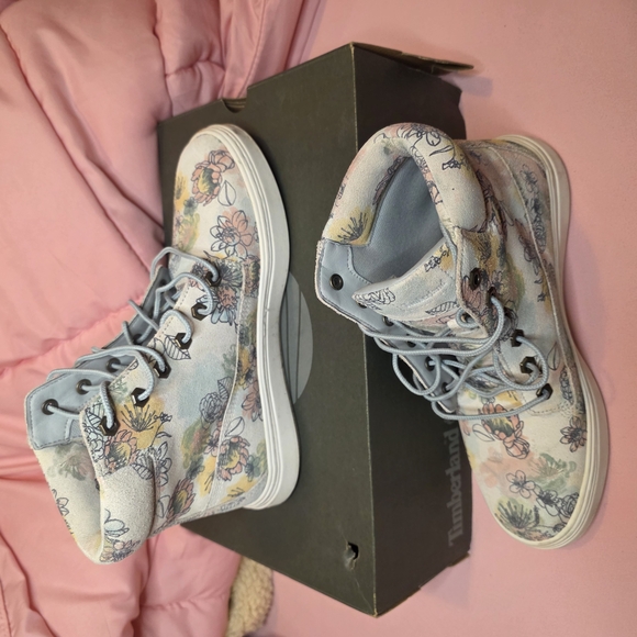 Timberland Floral High-Top Boots - Picture 3 of 6
